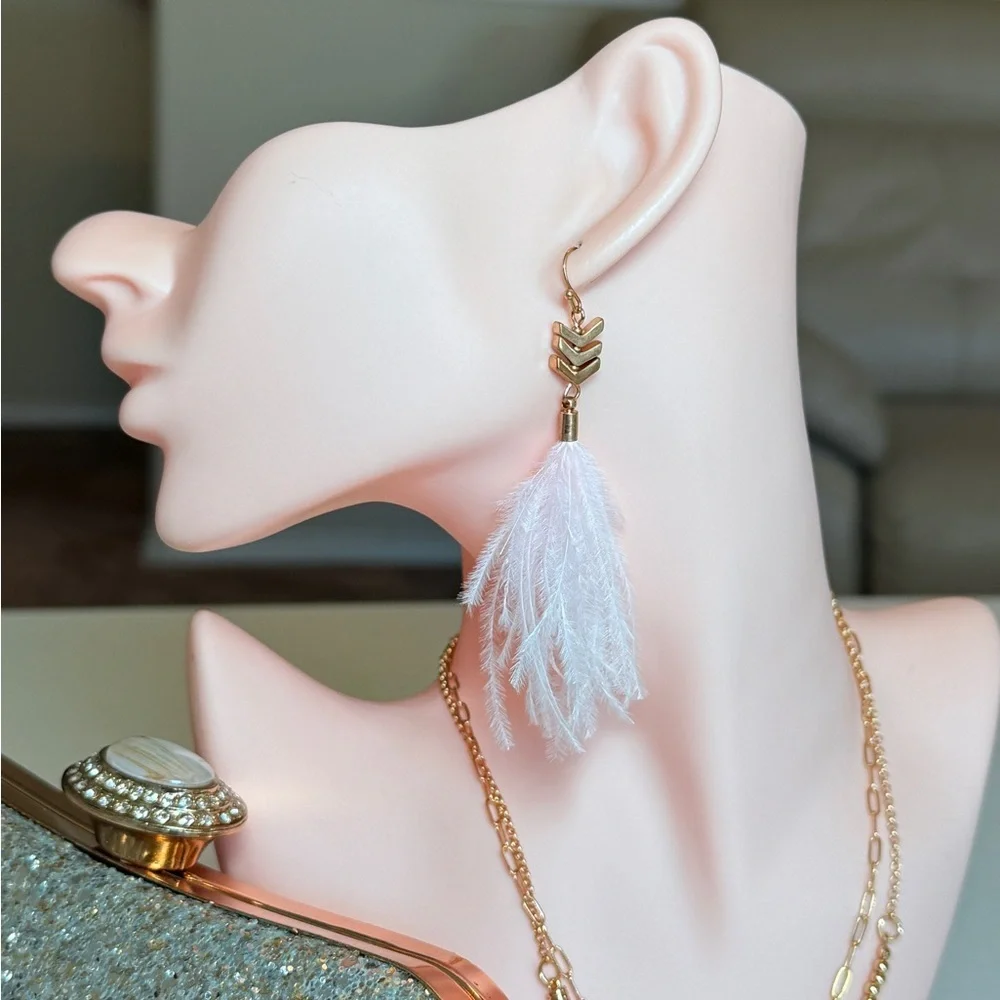 ⚜️ Gold and Pink Feather Earrings